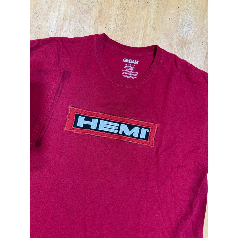 Dodge HEMI T Shirt Mens XL Red Embroidered Patch Chrysler Mopar Muscle Car